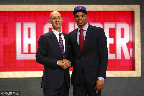 根据目击者 根据目击者